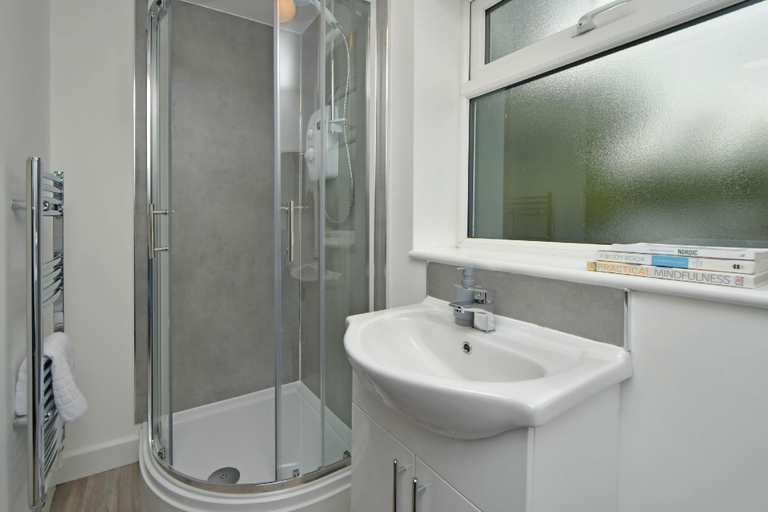 Bathroom 3, Stay @ Shobnall Rooms & Studios Burton, Staffordshire