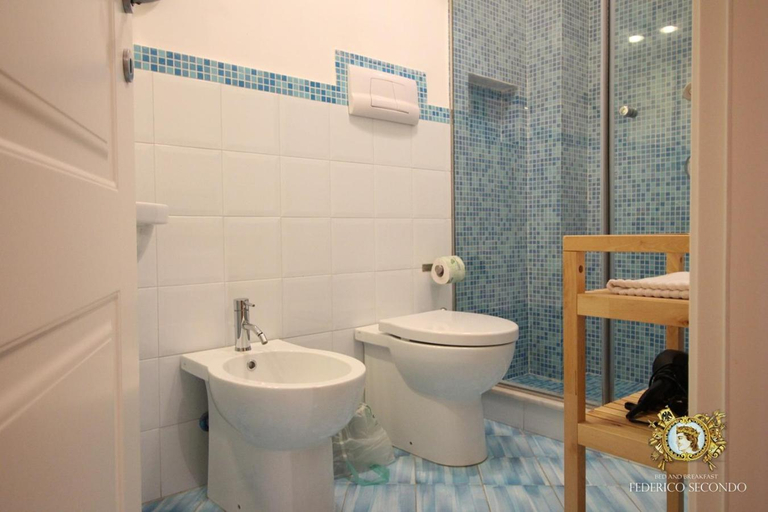 Bathroom 3, Federico Secondo, Palermo