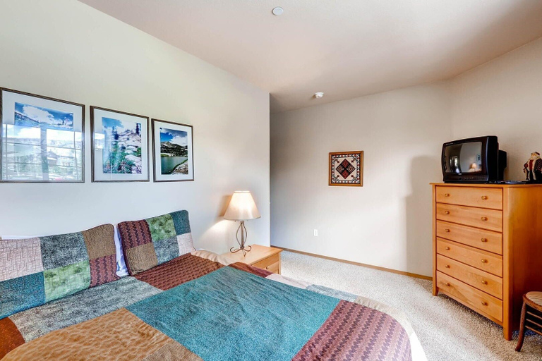 Room 4, Tarn Landing C-5 1 Bedroom Condo by RedAwning, Summit