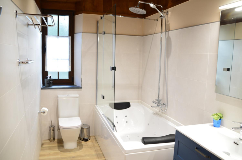 Bathroom 3, El Castro de Oscos, Asturias