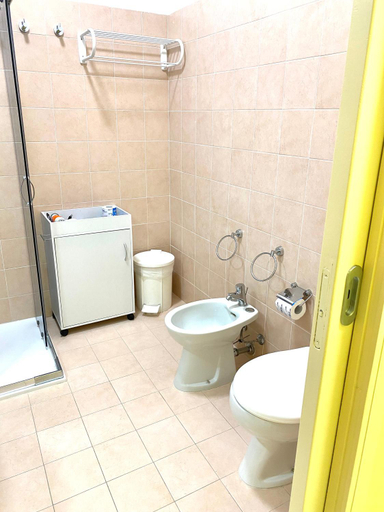 Bathroom 4, OSTELLO MADRE SANTINA, Lecce