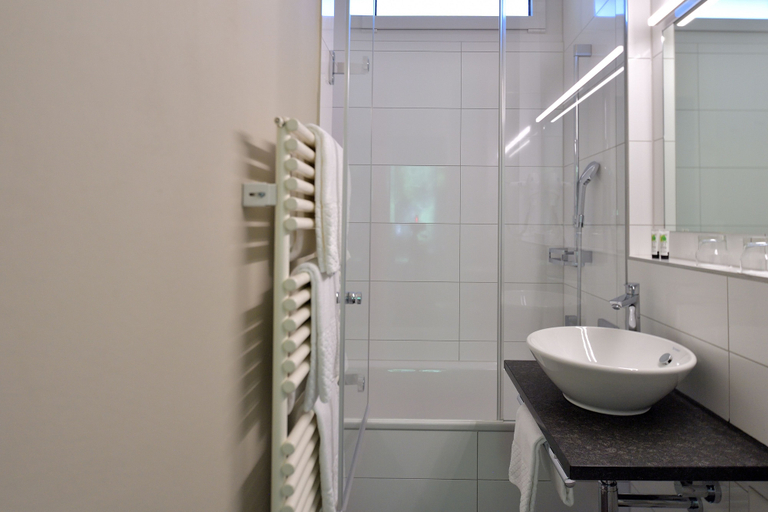 Bathroom 4, Hotel Sommerau, Plessur