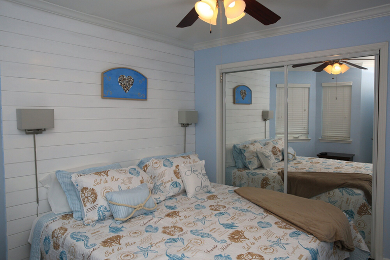 Room 2, Seascape 1314 1 Bedroom Condo by RedAwning, Galveston
