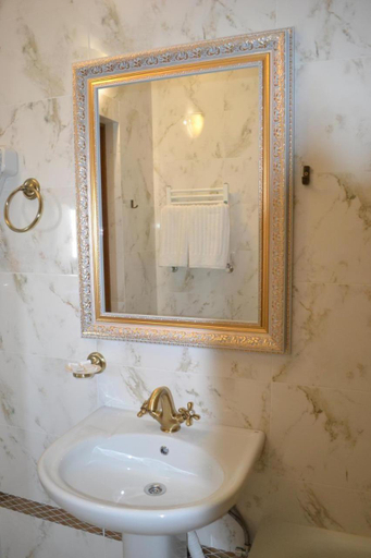 Bathroom 5, Tonal, Mukachivs'ka