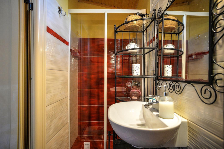 Bathroom 3, Yiannas Studio, Ionian Islands