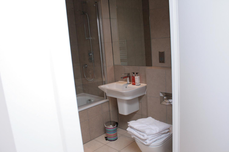 Bathroom 5, Greenwich Two Bedroom Apartments, London