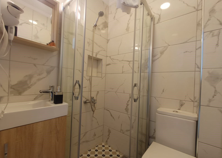 Bathroom 5, Buyukada Cinar Hotel, Adalar
