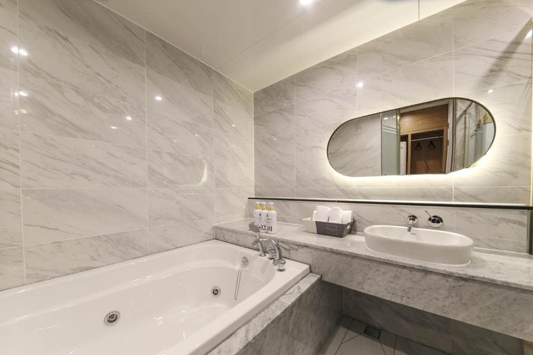 Bathroom 5, Jeonju Calton Hill Hotel, Jeonju