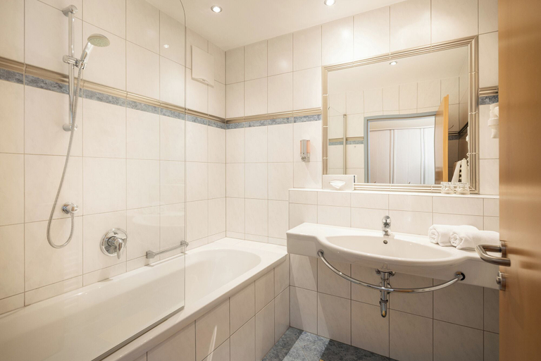 Bathroom 4, Landhotel Stofflerwirt, Tamsweg