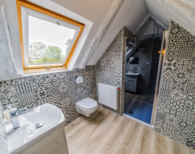 Bathroom, Dworek Tradycja, Łobez