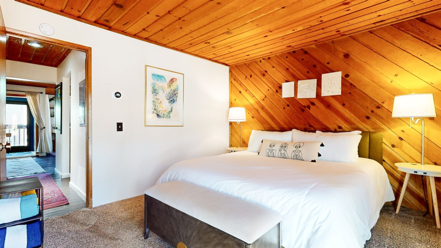 Room 2, Courchevel #5 2 Bedroom Condo by RedAwning, Mono