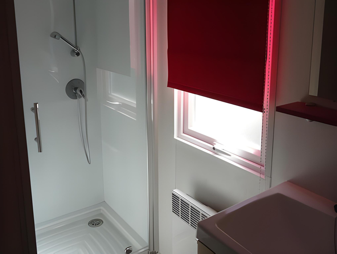 Bathroom 4, L'imprevu, Isère