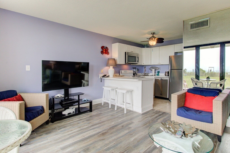 Living area 4, 0102 Beach It by Atlantic Towers, New Hanover