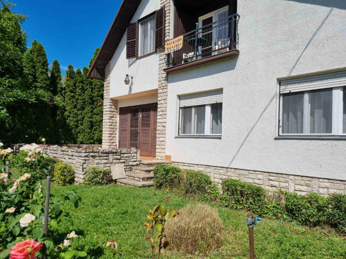 Others 5, Aranypart 35 Apartman, Siófok
