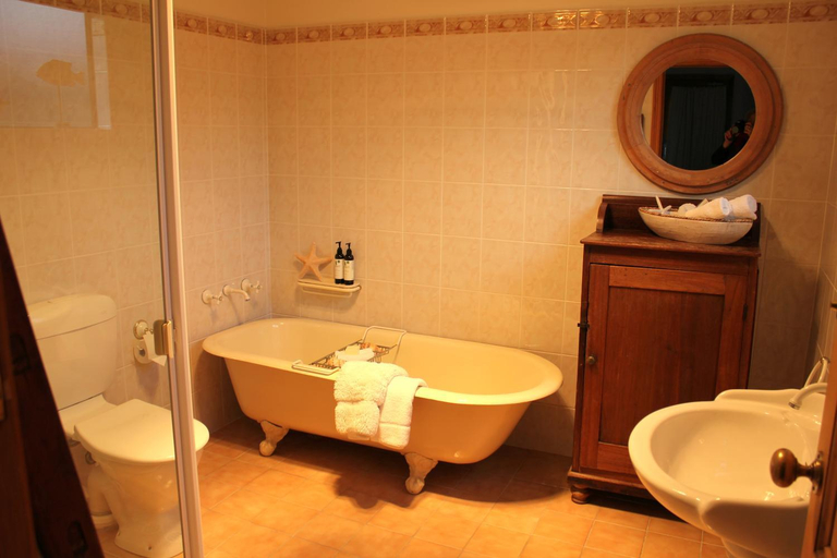 Bathroom 2, Boathouse - Birks River Retreat, Alexandrina - Coastal