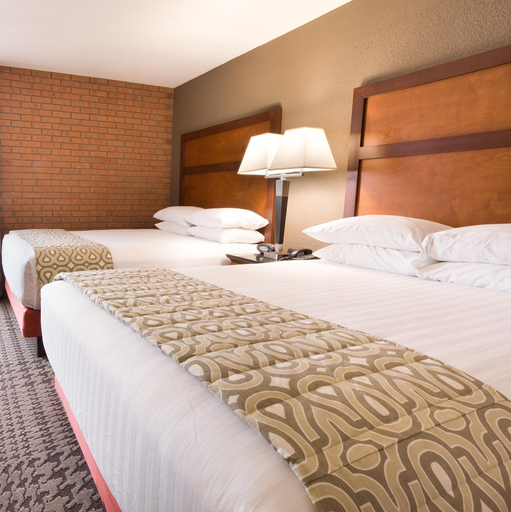 Bedroom 3, Drury Inn & Suites Jackson MO, Cape Girardeau