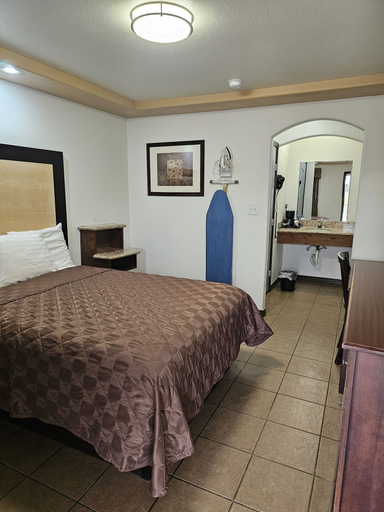 Room 5, Carrizo Inn, Dimmit
