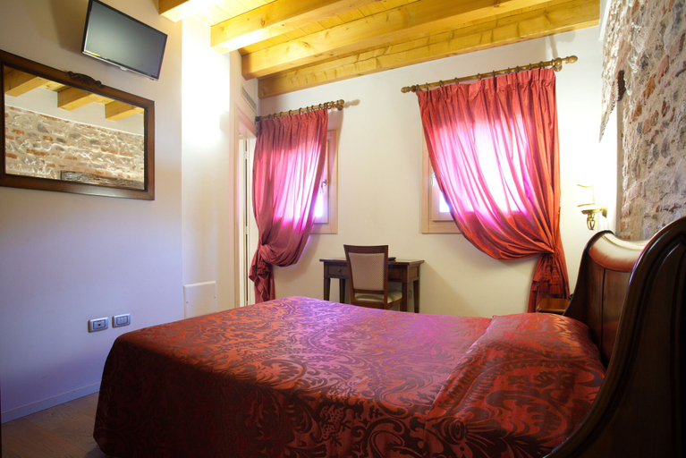 Bedroom 3, Hotel Asolo, Treviso