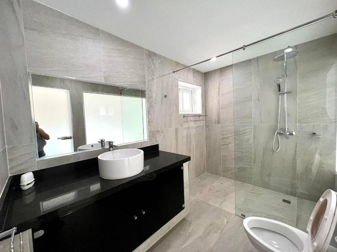 Bathroom 4, Greg' s Pool Villa, Bang Lamung