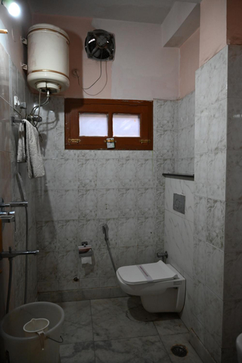 Bathroom 3, Hotel Atul Regency, Shimla