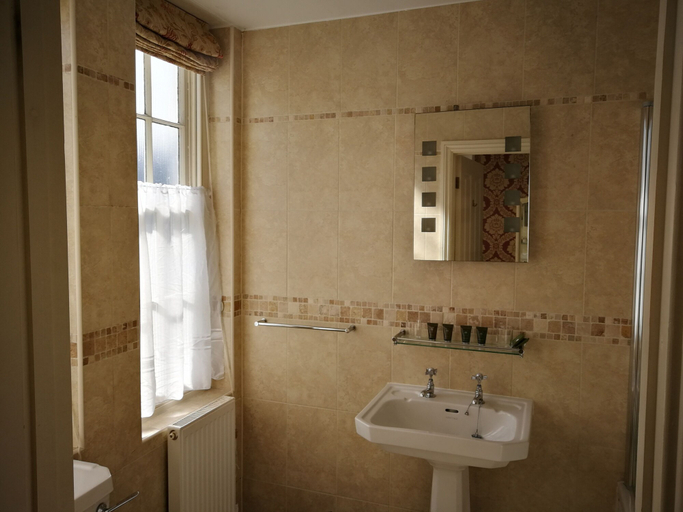 Bathroom 3, Feathers Hotel, Bar and Restaurant, Ceredigion