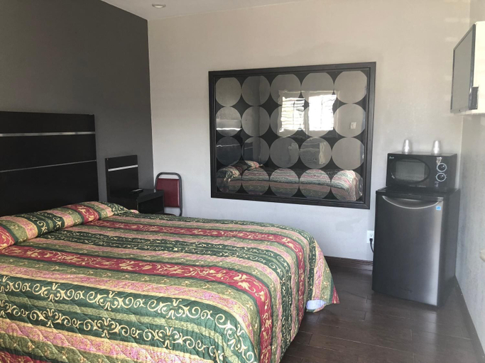 Bedroom 2, El Grande Motel, Los Angeles
