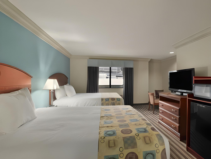 Bedroom 3, Ramada by Wyndham Houston Intercontinental Airpt S, Houston