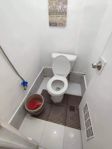Bathroom, Budgeted 1BR or 2BR in Quezon City, Quezon City