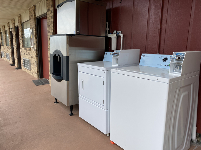 Laundry room, Rodeway Inn Baxley, Appling