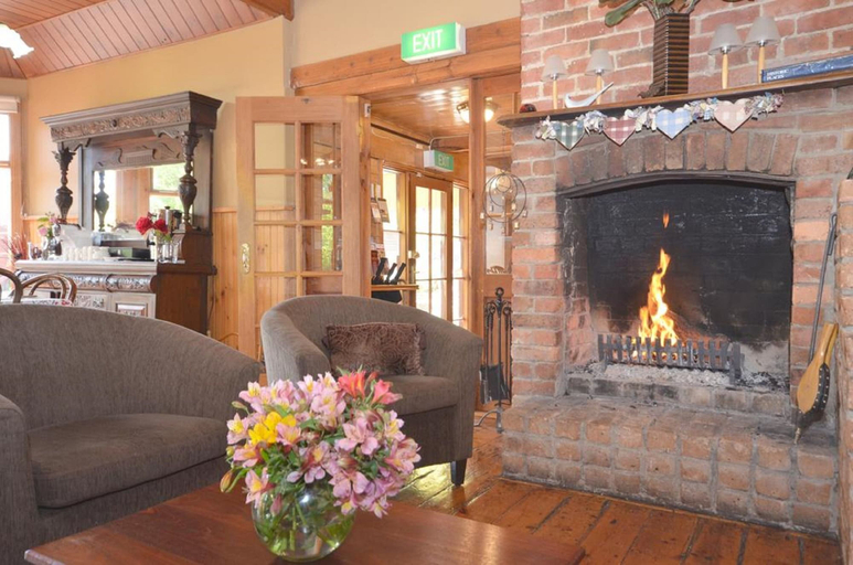 Others 5, Central Springs Inn, Hepburn - East