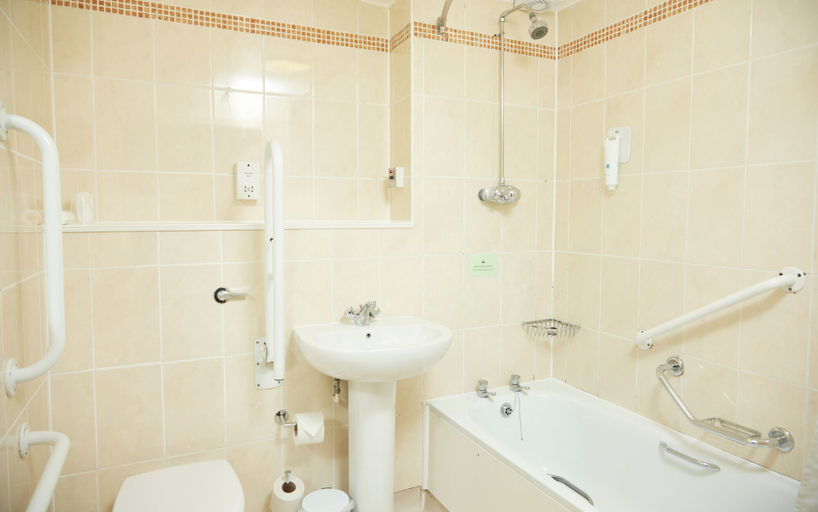 Bathroom 3, The Broughton Hotel By Greene King Inns, Milton Keynes