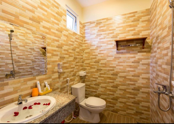 Bathroom, Blue Paradise Resort, Phú Quốc