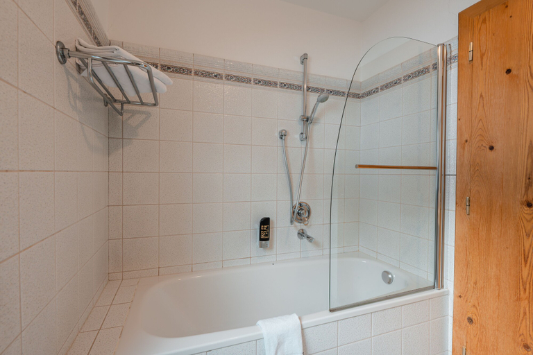 Bathroom 4, Hotel Bergjuwel, Innsbruck Land