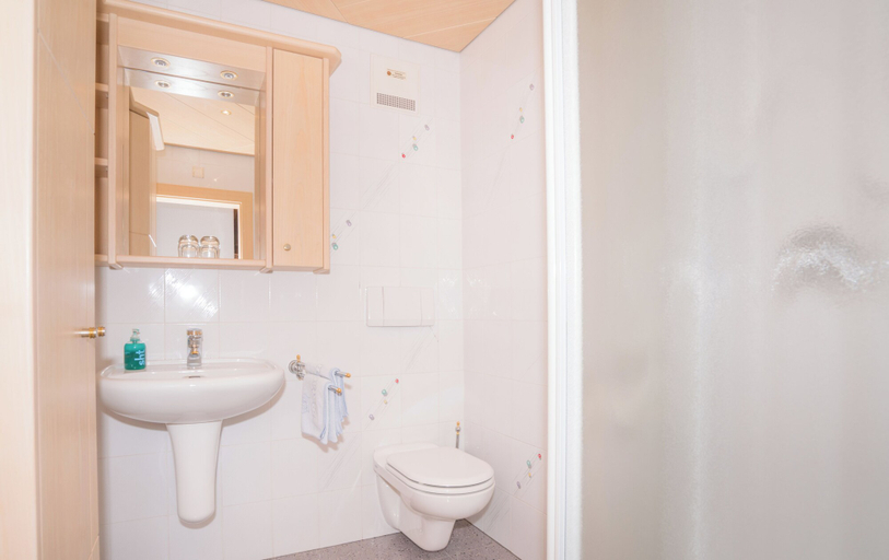 Bathroom 5, Mineralienhotel Natznerhof, Bolzano