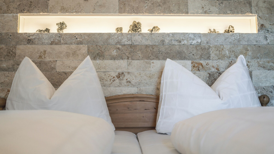 Bedroom 3, Mineralienhotel Natznerhof, Bolzano