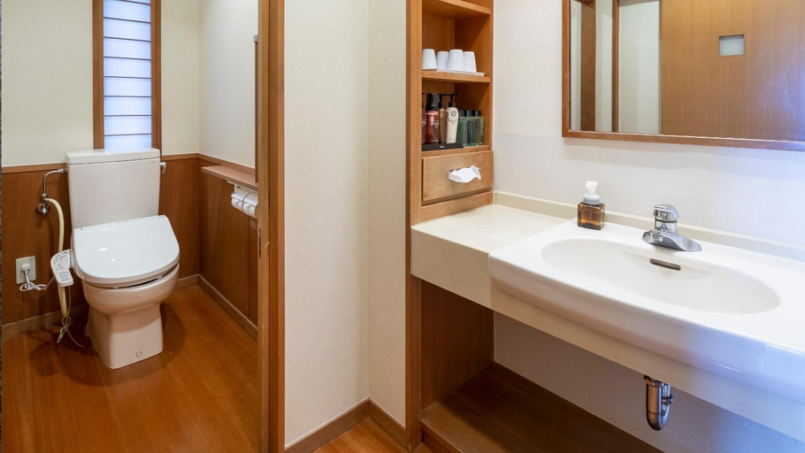 Bathroom, Nakamatsuya Ryokan, Ueda