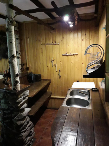 Others 5, Rustic House, Curatele