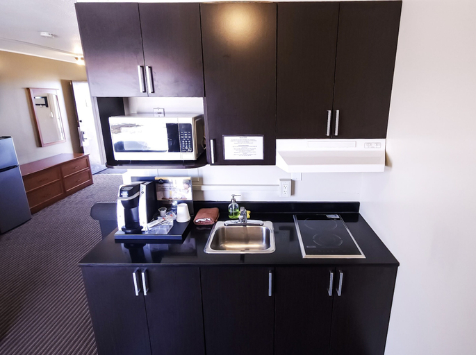 Room 2, Northern Lights Inn & Suites, Division No. 18