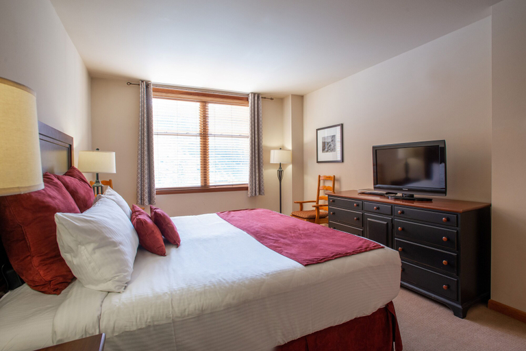 Room 2, Zephyr Mountain Lodge, Condo | Ski Slope View (Select-Rated Condo 2405), Grand