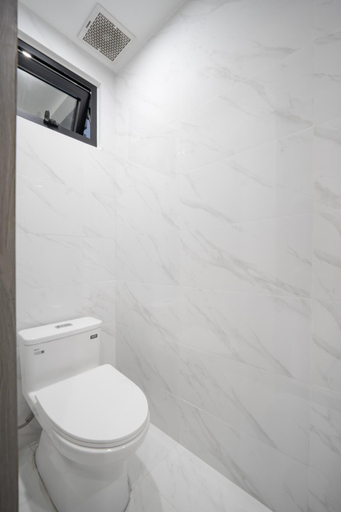 Bathroom 3, Lucky Apartment & Cafe, Da Nang