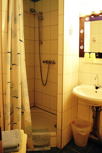 Bathroom 5, Pension ABC , Berlin