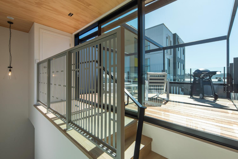 5, Inner City Apartment 2 - Modern, Rooftop Balcony, Nelson