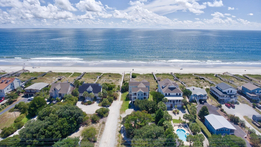 Beach 4, Spectacular Oceanfront Home Located On North Litchfields Peaceful And Pristine Beaches. 6 Bedroom Home by Peace Vacations, Georgetown