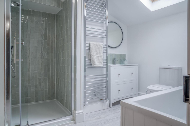 Bathroom, Noe Acre - 3 Bedroom Cottage - Tenby, Pembrokeshire
