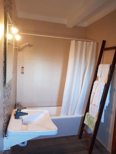 Bathroom 3, Oliveira Country House, Avis