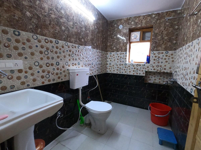 Bathroom 3, Smooky Villa SV-3, Nainital