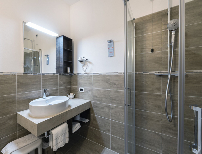 Bathroom 3, Hotel Garni Corona, Como