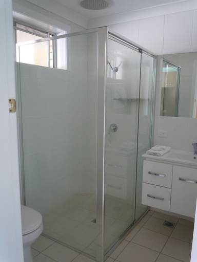 Bathroom 2, Ballina Colonial Motel, Ballina