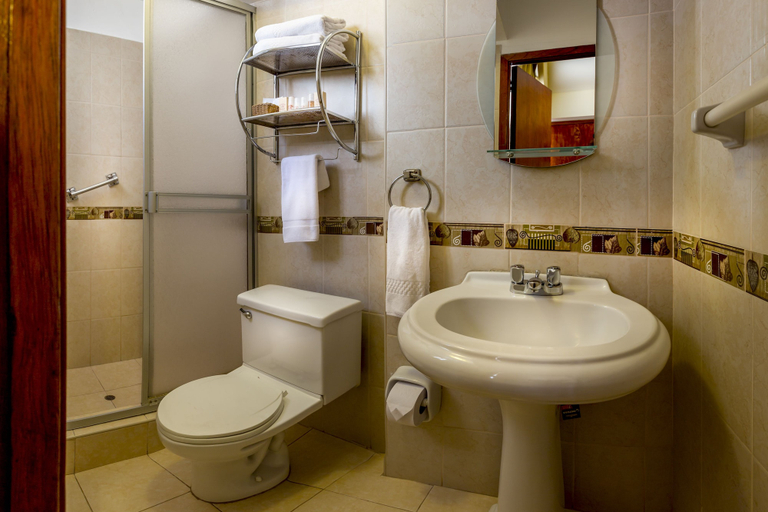 Bathroom 4, El Virrey by Katari, Cusco