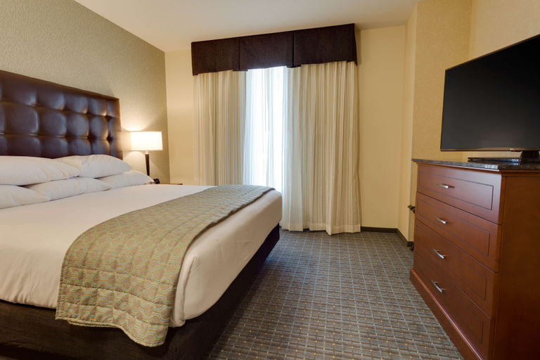 Bedroom 3, Drury Plaza Hotel St. Louis St. Charles, Saint Charles